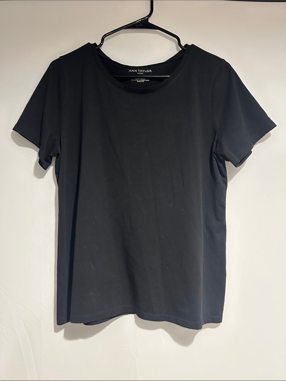 Ann Taylor Black Short Sleeve Crewneck Tee - Classic Solid